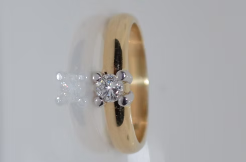 Anel Solitário em Ouro - Imagem 2